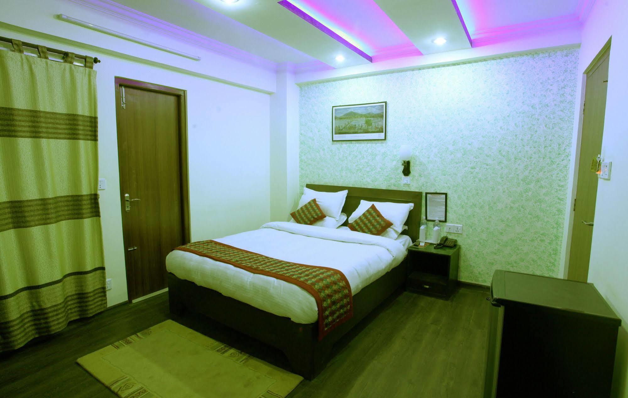 Alpine Hotel & Apartment Kathmandu Luaran gambar